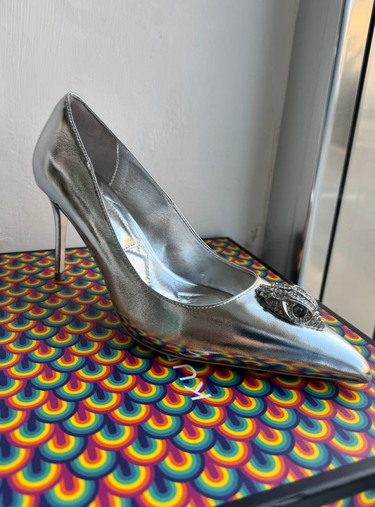 Kurt Geiger / décolleté con logo argento